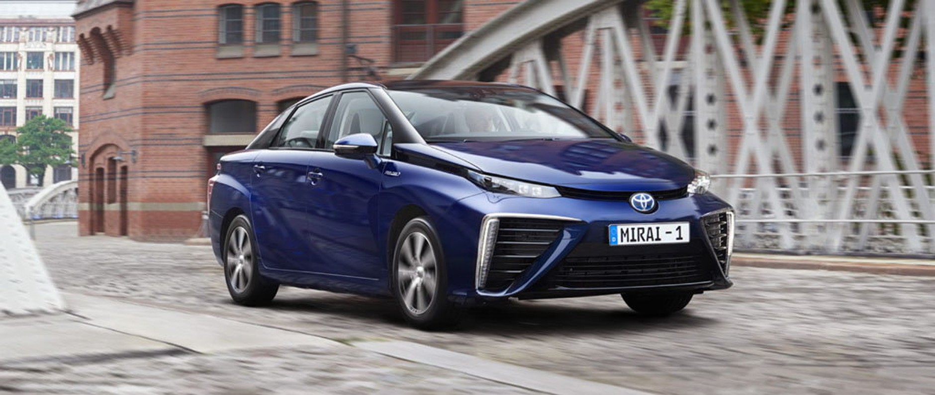 Toyota Mirai - zatankuj wodór i ruszaj w drogę.