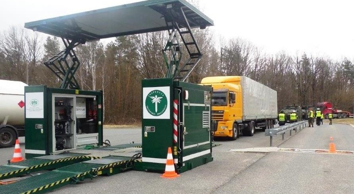 Prezydent podpisał ustawę wprowadzającą mobilną kontrolę autobusów i ciężarówek