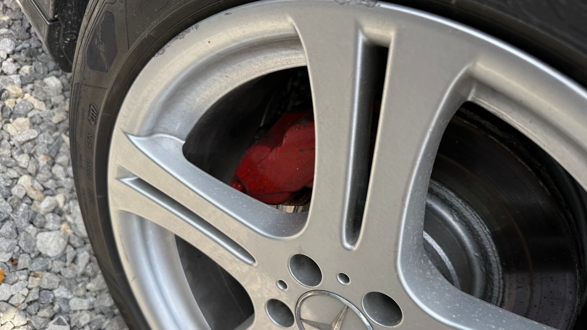 Specjalność zwoleńskich komisów: malowane zaciski hamulców