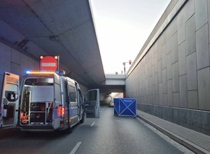 Łódź: pieszy, który spadł do tunelu, zginął pod kołami taksówki