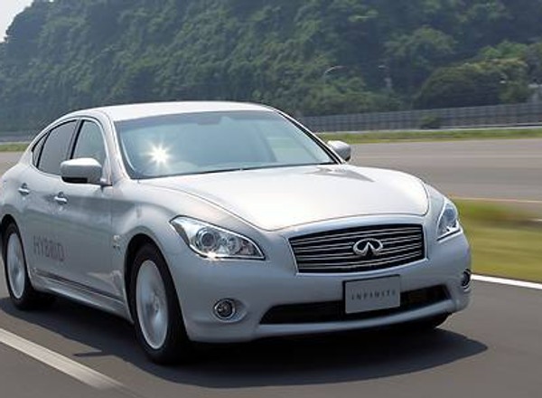 Infiniti M Hybrid - głośnik zastąpi dźwięk silnika