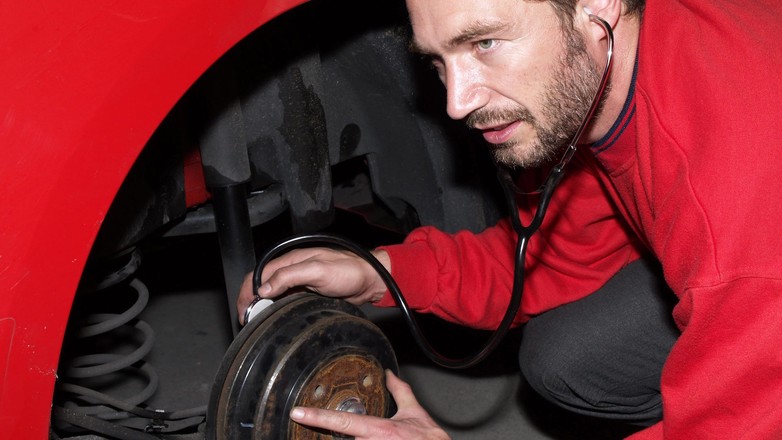 Co stuka w zawieszeniu?