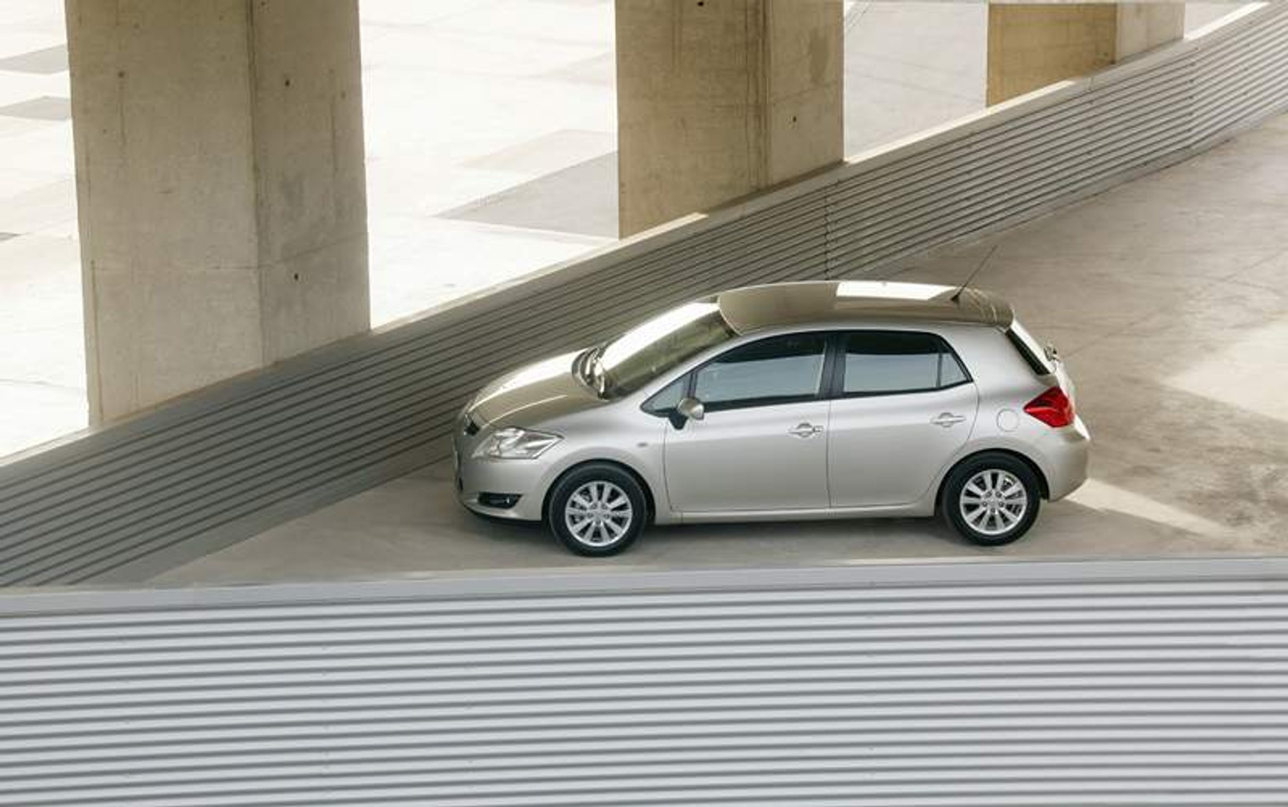 Toyota Auris dostane nové motory 1,6 Valvematic (97 kW) a 1,8 Valvematic (108 kW) a inovované turbodiesely