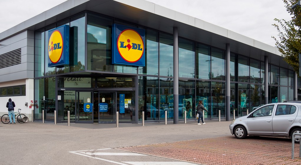 Lidl - parking Zdjęcie ilustracyjne