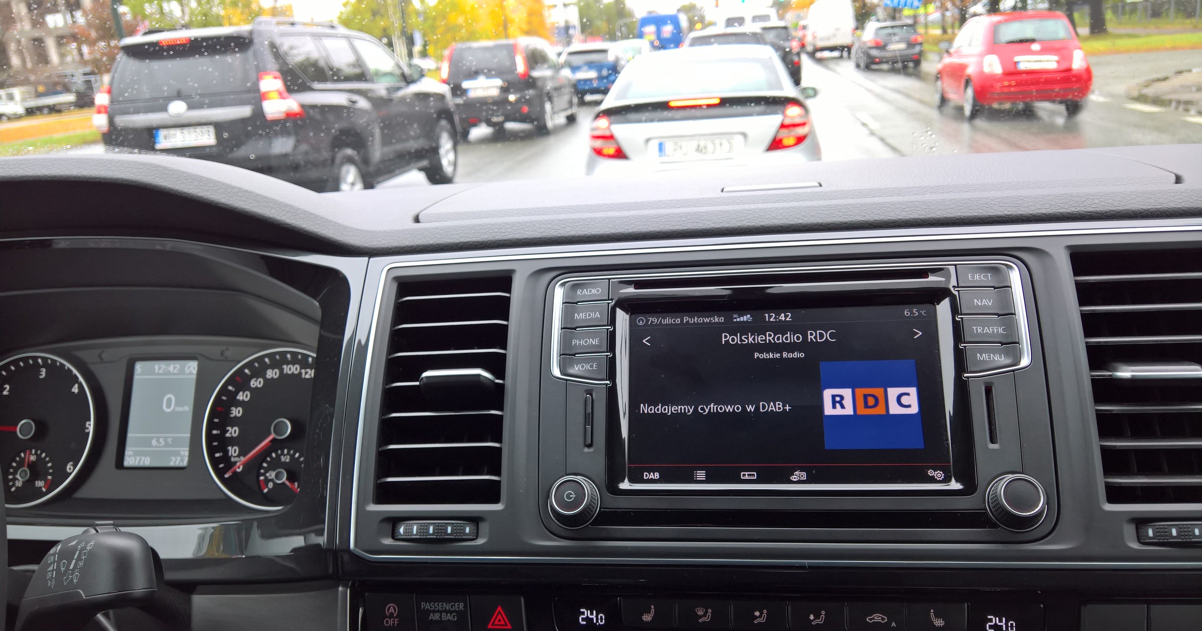 Większość nowych odbiorników w samochodach jest dostosowana do odbioru DAB i DAB+