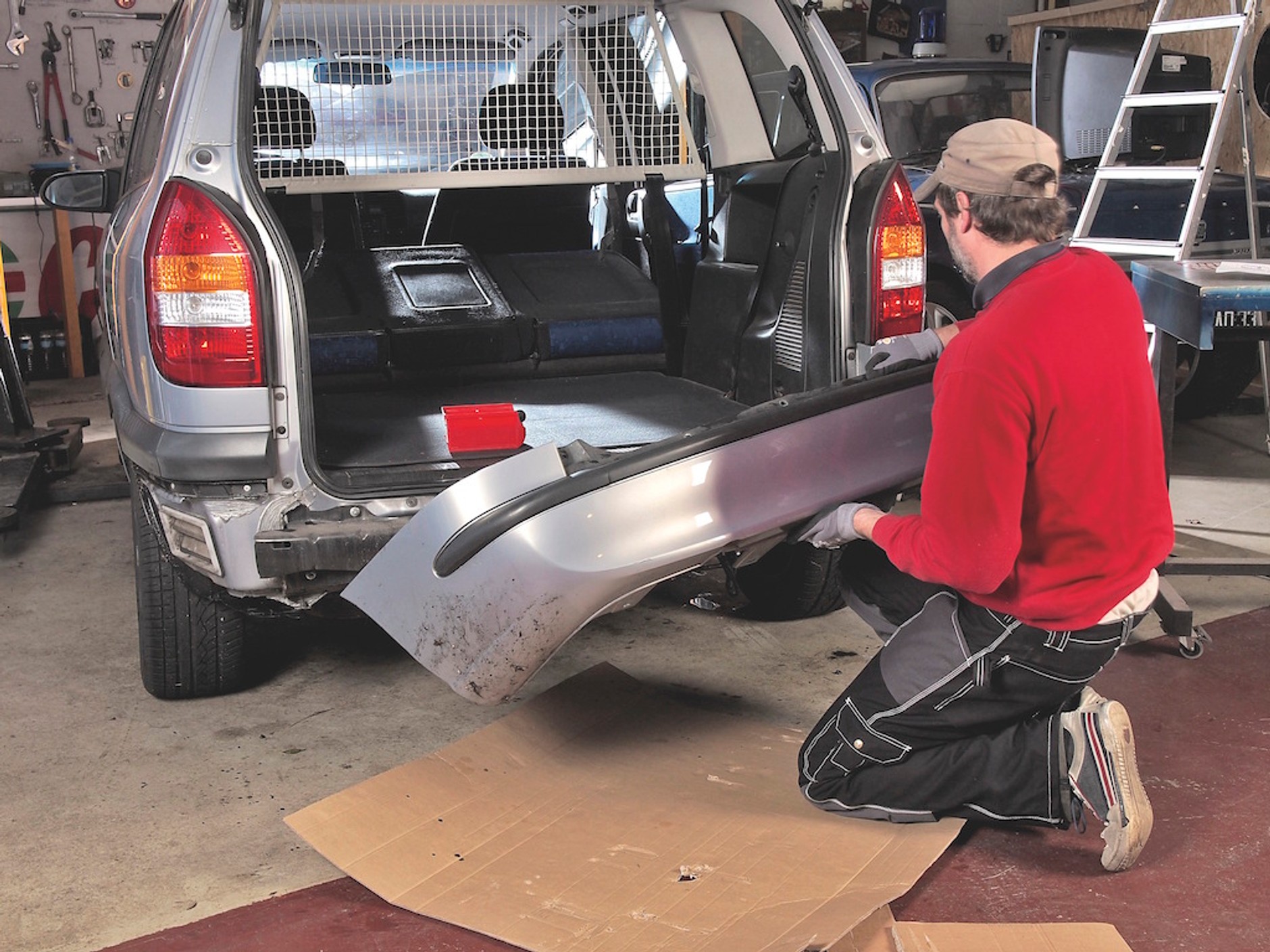 Montaż haka holowniczego krok po kroku