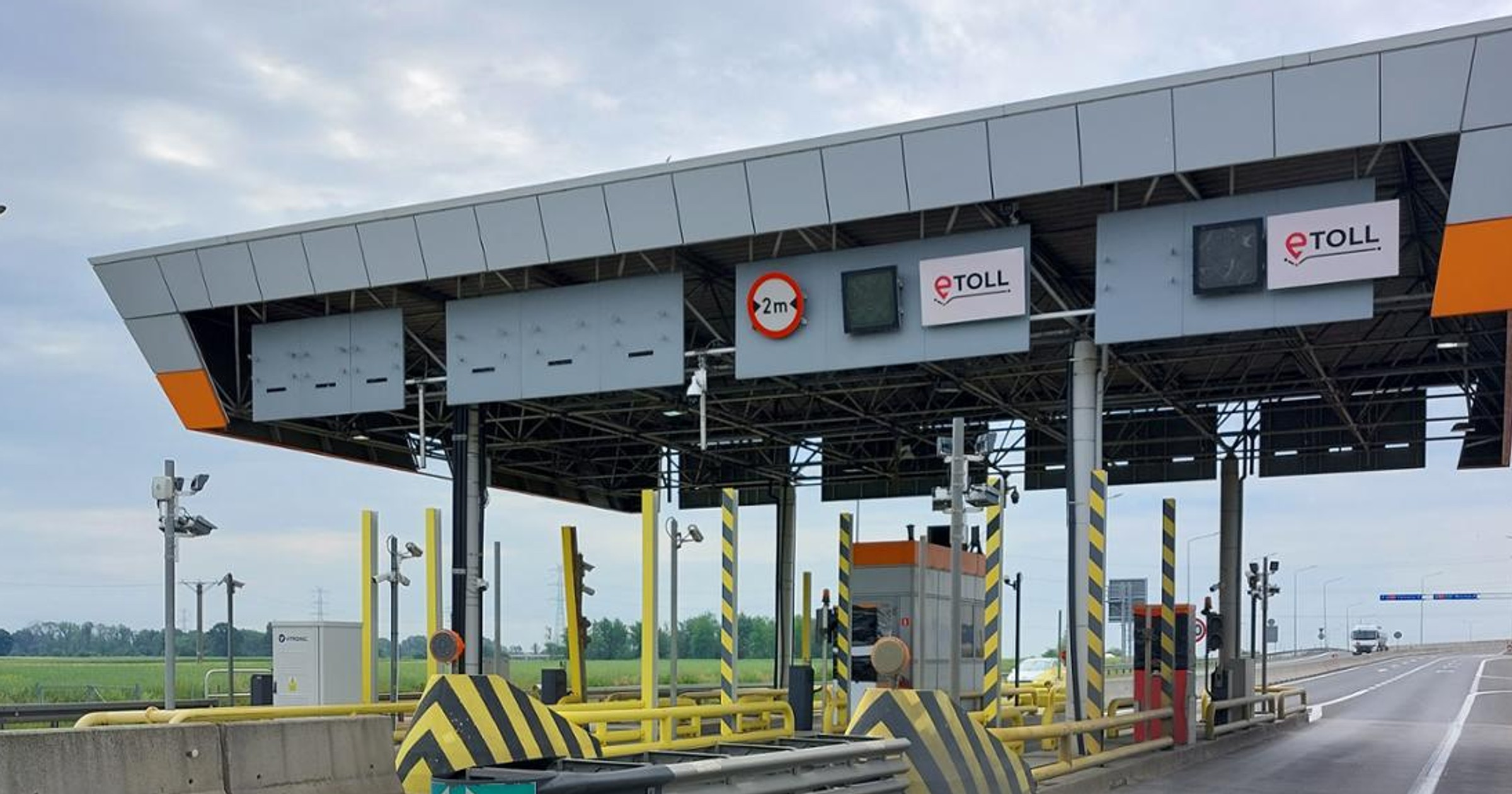 Dwie firmy chcą rozebrać Stacje Poboru Opłat na opolskim odcinku autostrady A4