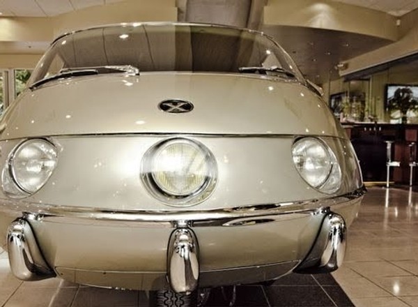 Pininfarina X na trzech kołach