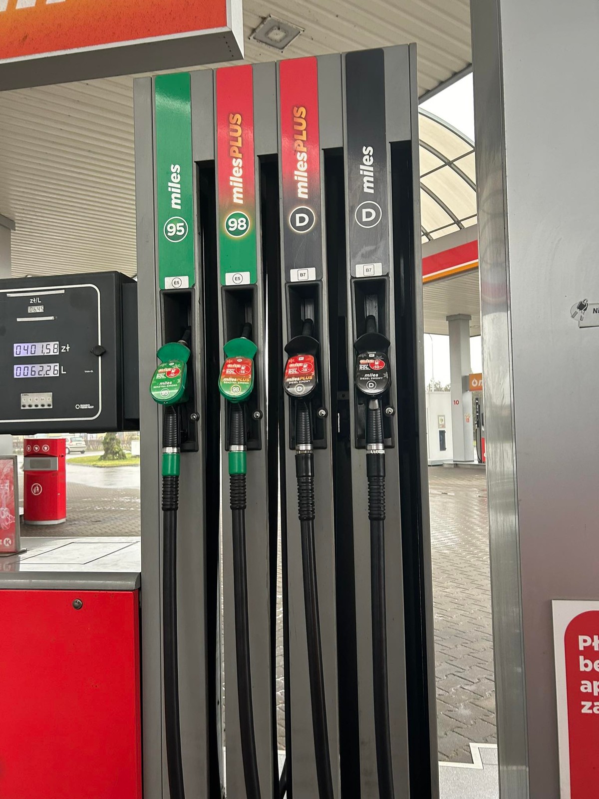 Paliwo E10 już na stacjach? Nie tak łatwo je kupić