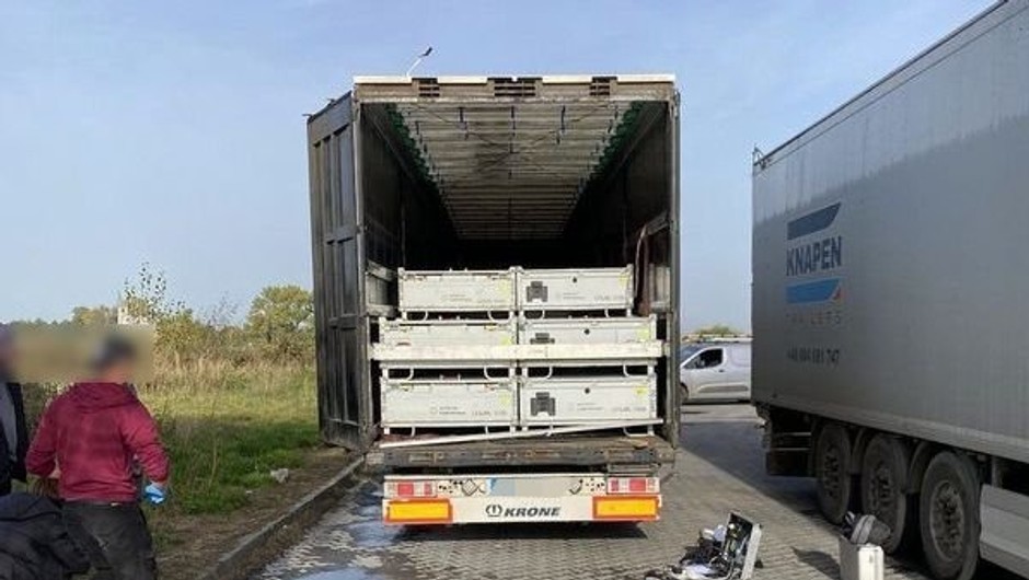 Odnaleźli skradzionego tira z cennym ładunkiem dla Porsche