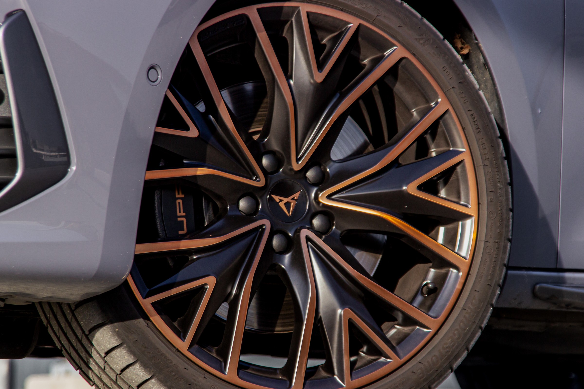 Pisk z okolicy hamulców denerwuje każdego. To czasem naturalne zjawisko. Kiedy się martwić?