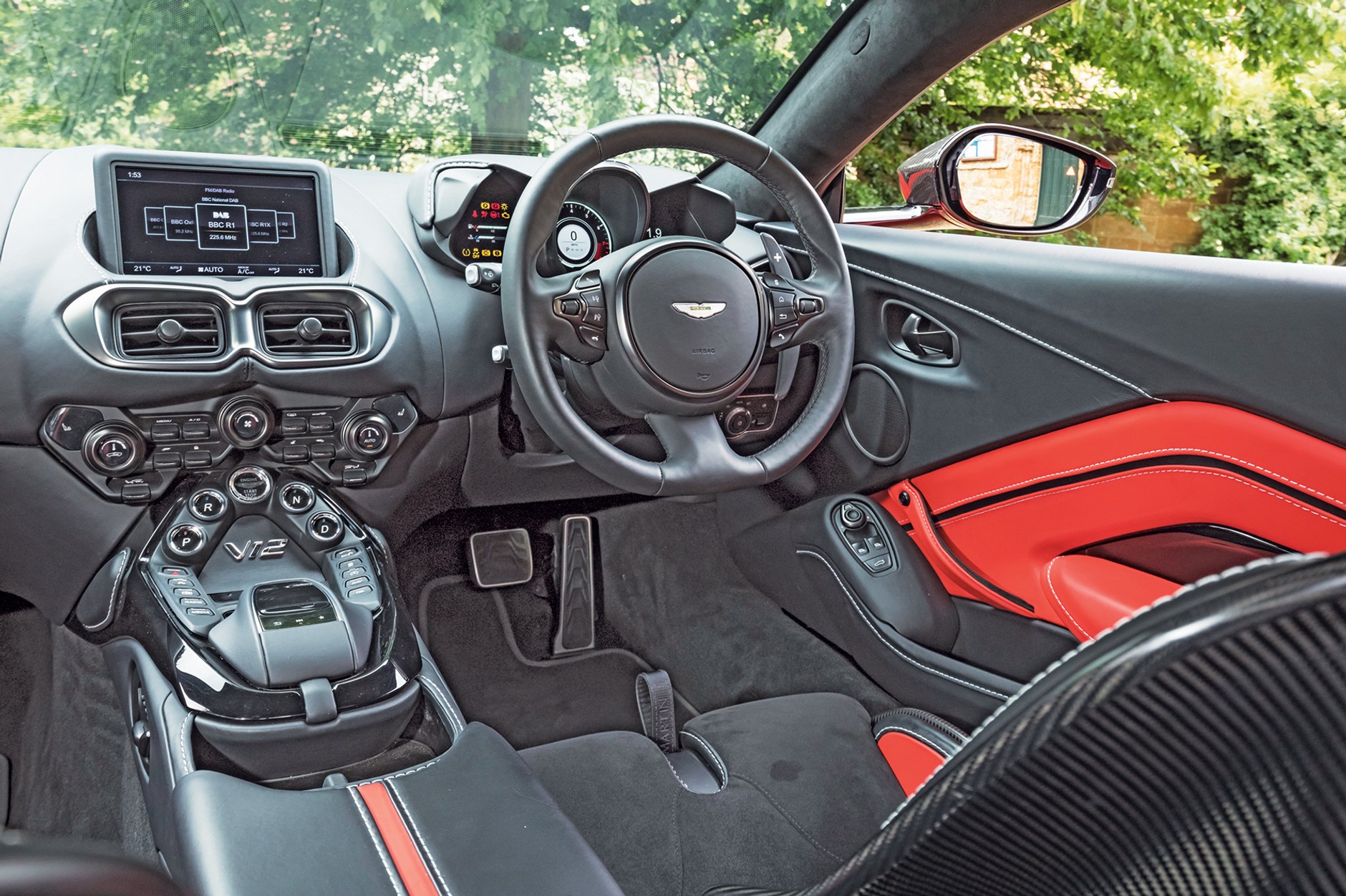 Aston Martin V12 Vantage