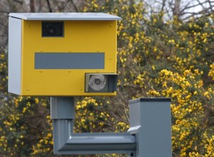 Fotoradary zwiększają liczbę wypadków w najbliższej okolicy