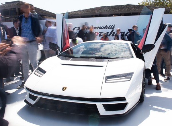 Lamborghini Countach odradza się jak Feniks z popiołów. To ostatni podryg wolnossącej "V12"