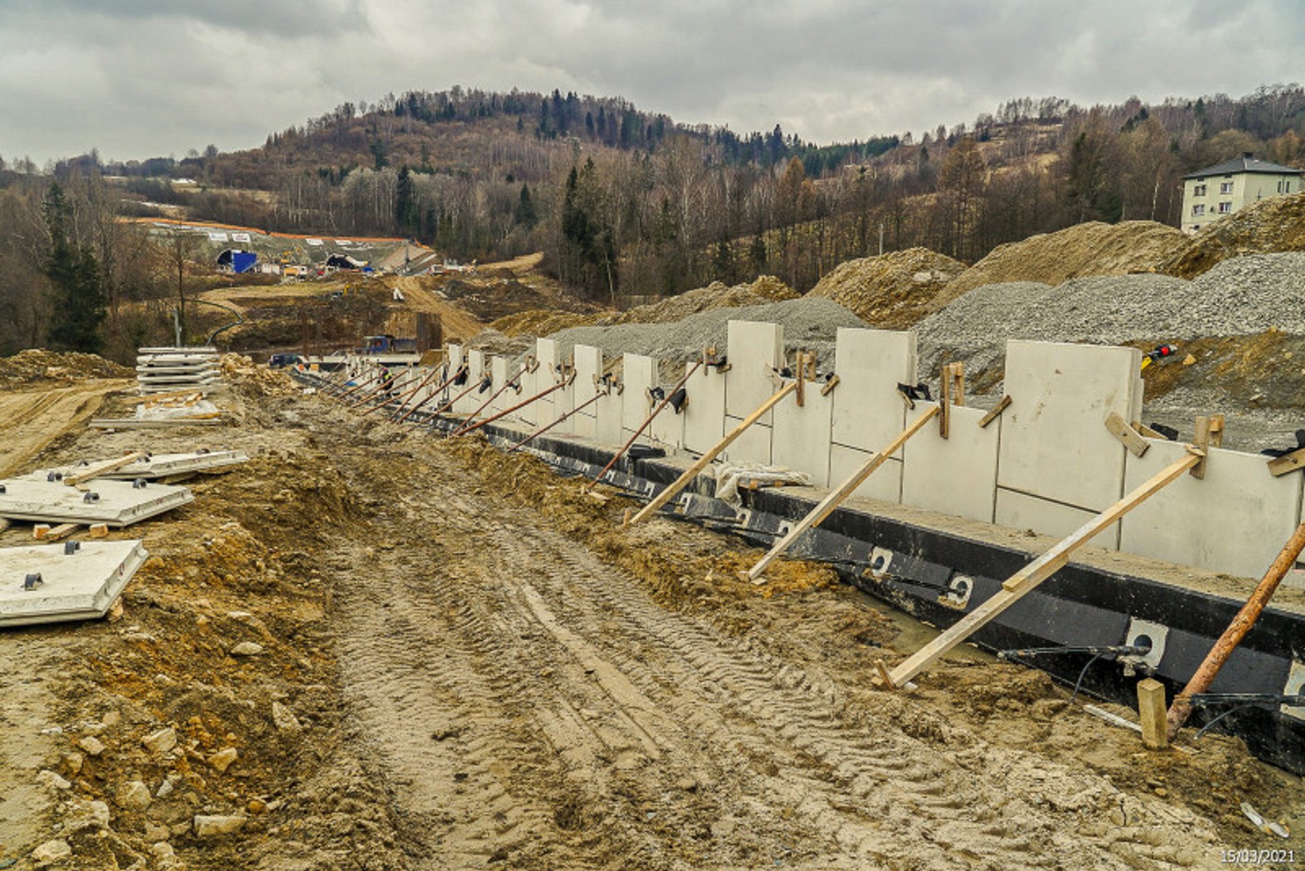 Droga S1. Rozpoczęto drążenie tuneli pod Baranią Górą