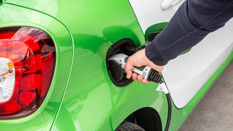 Małe auto na prąd z dopłatą? Poczekamy, zobaczymy!