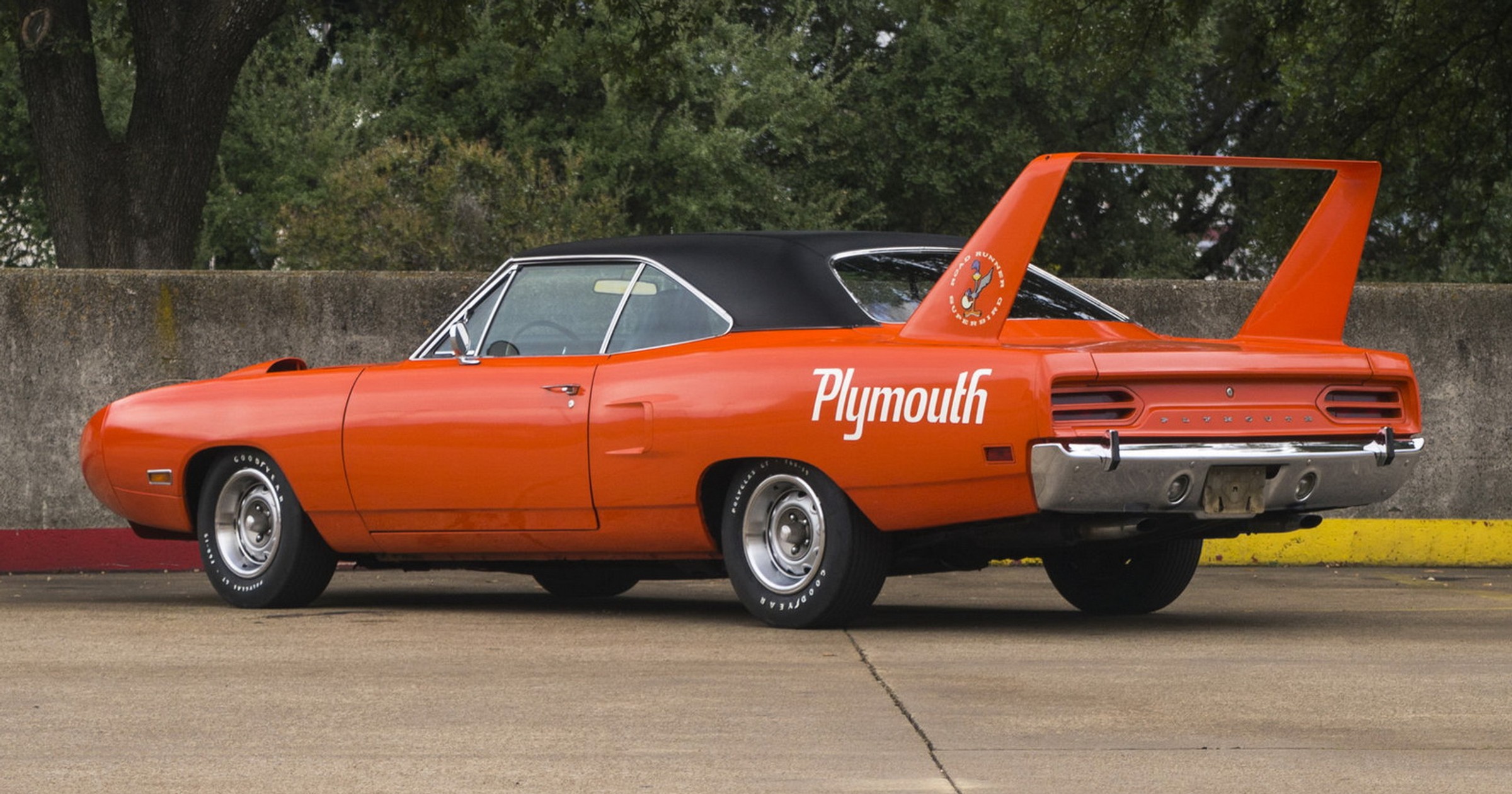 Czy zapłaciłbyś pół miliona dolarów za Plymoutha Hemi Superbird z 1970 roku?