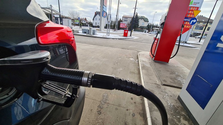 Ceny paliw na stacji benzynowej