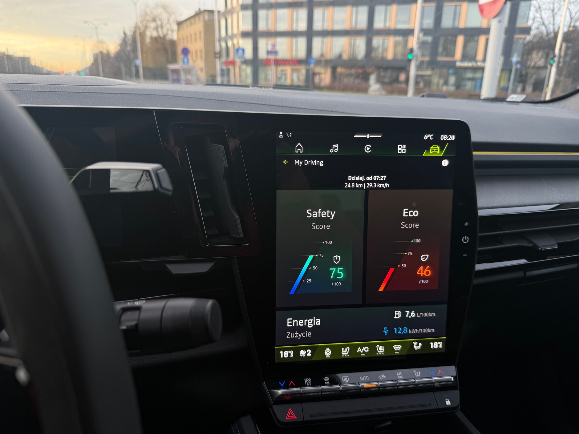 Bez przesadnego oszczędzania Renault Rafale zadowala się umiarkowanym zużyciem paliwa, zwłaszcza w mieście