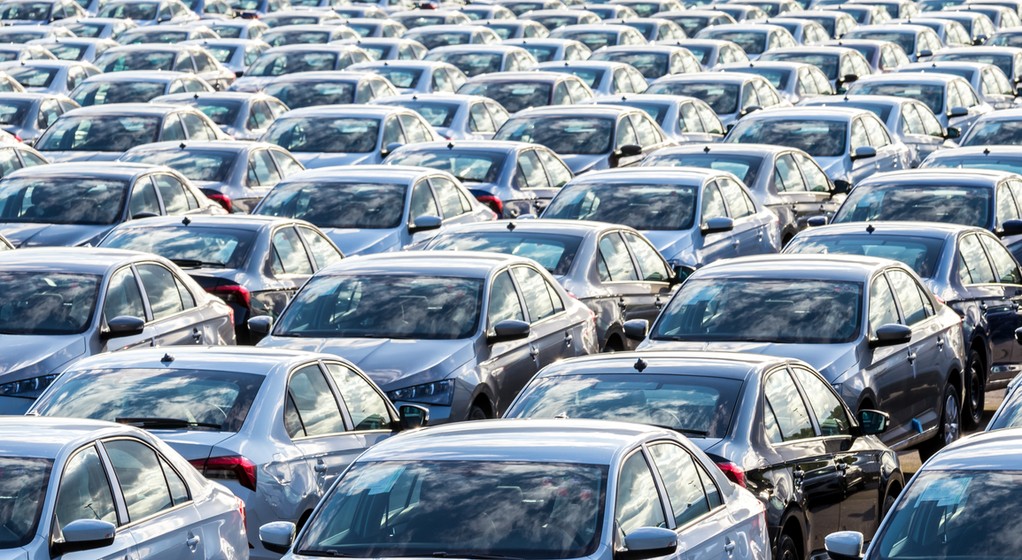 Samochody na parkingu