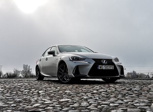 Lexus IS300h F Sport Edition – klasa średnia w hybrydowym wymiarze