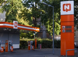 Stacje benzynowe miały kuloodporne szyby, a pracownicy stacji rany postrzałowe. Witamy w latach 90. w Polsce