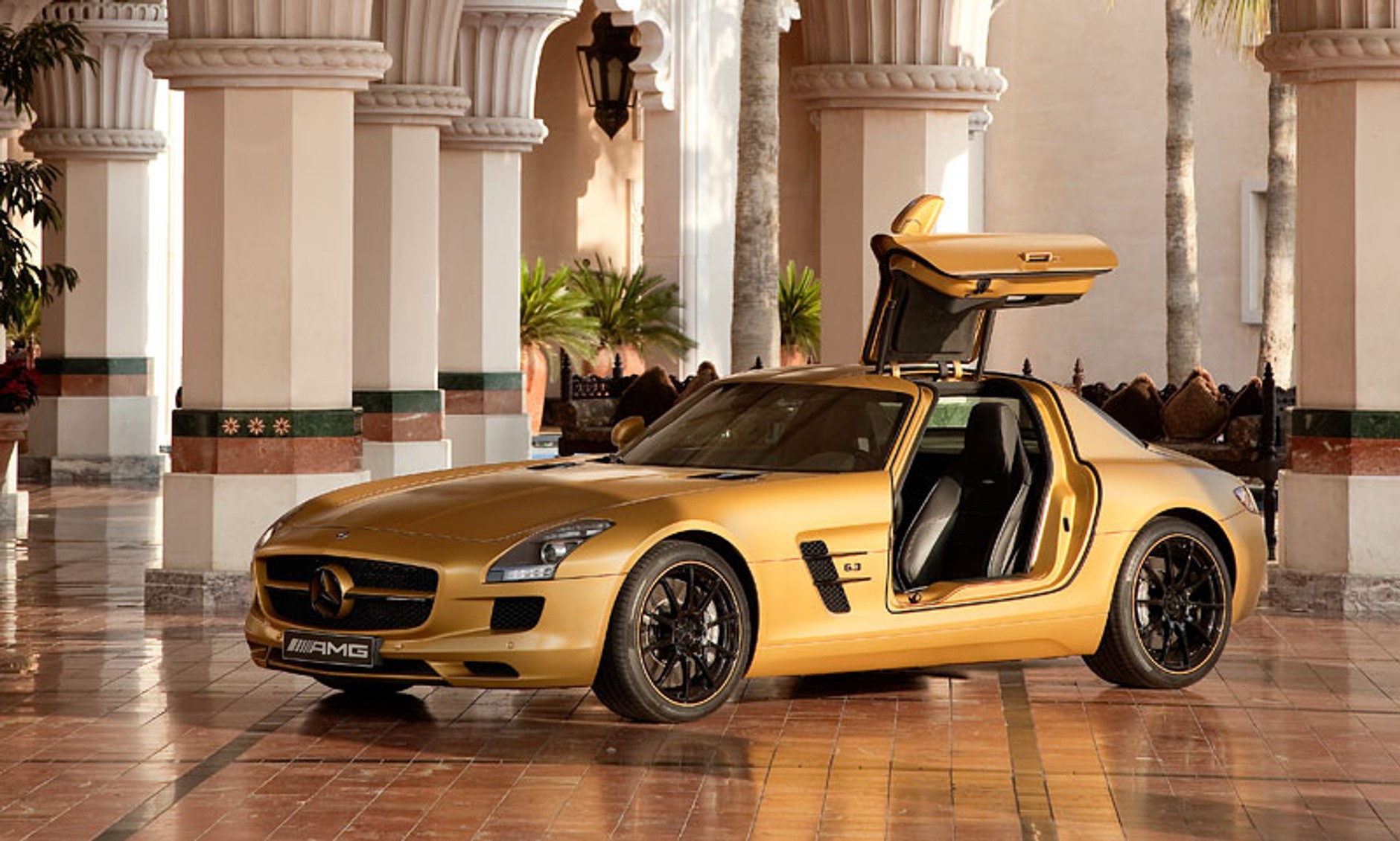 Mercedes-Benz SLS AMG i G 55 AMG Edition 79: złote i srebrne gwiazdy w Dubaju