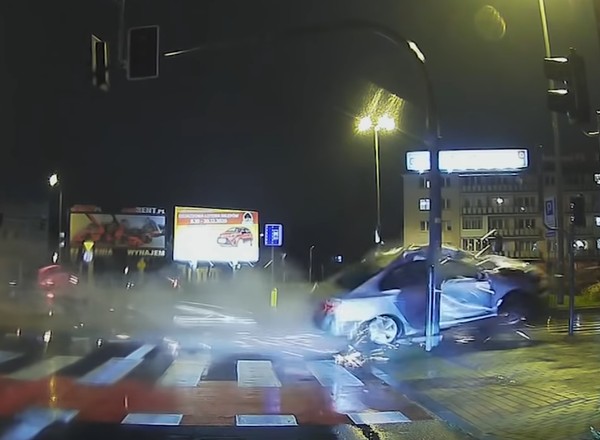Lot przez trawnik w Białymstoku – agresywny kierowca zapewne po narkotykach