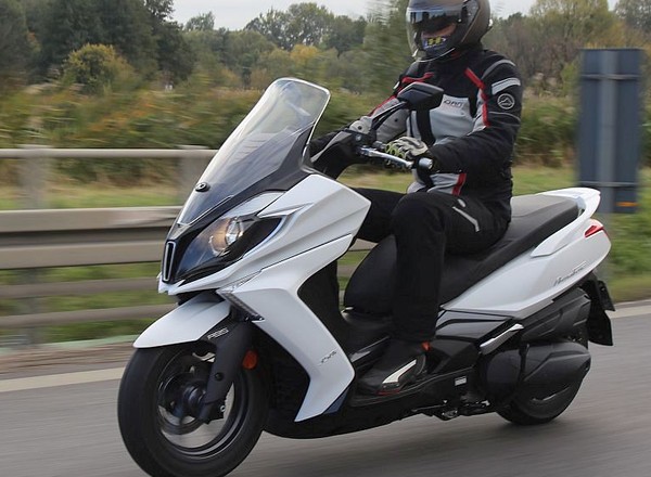 Kymco New Downtown 350i - skuter z prawdziwego zdarzenia