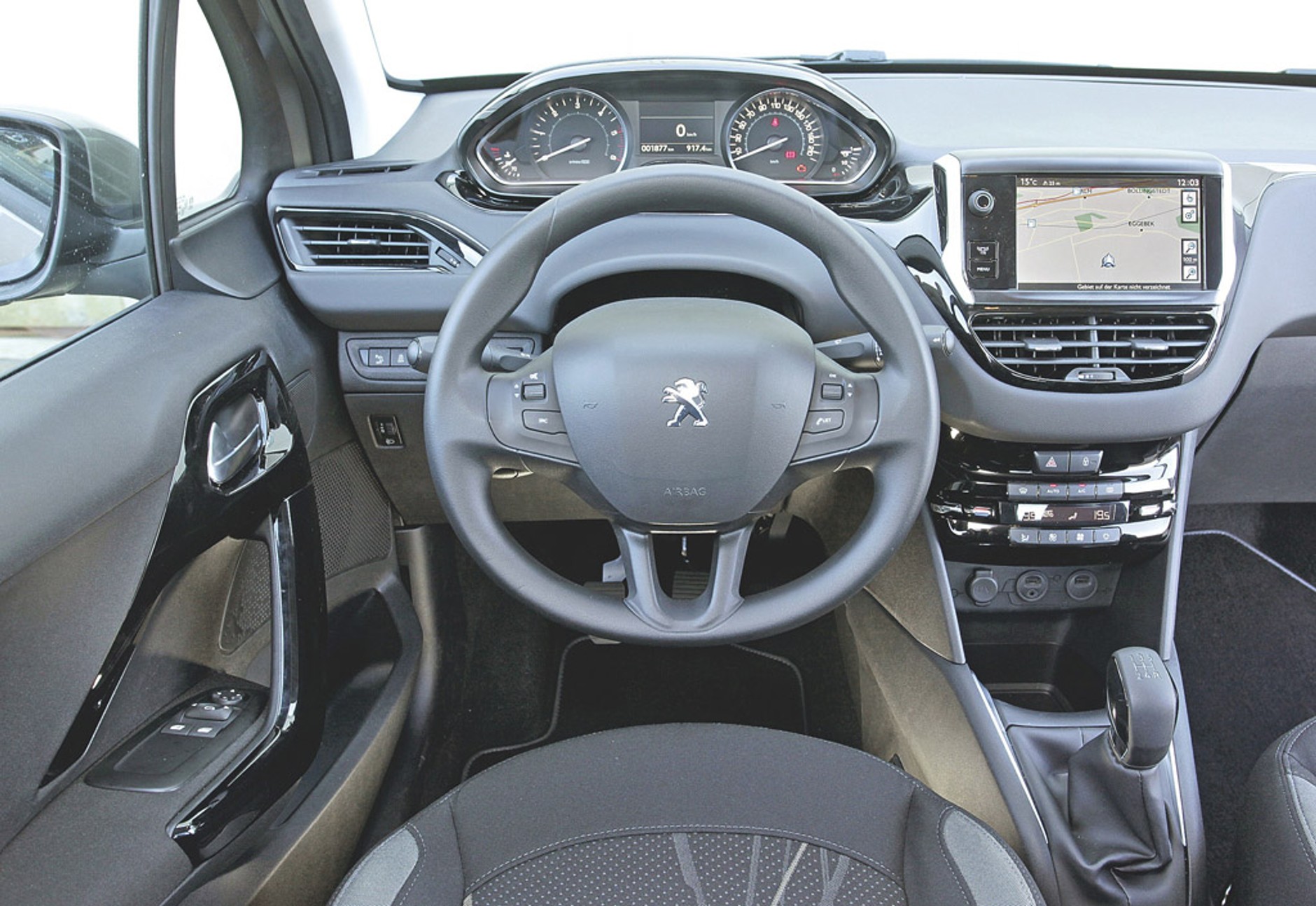 Peugeot 208 kontra Fiat Punto i Chevrolet Aveo: lew ruszył na łowy