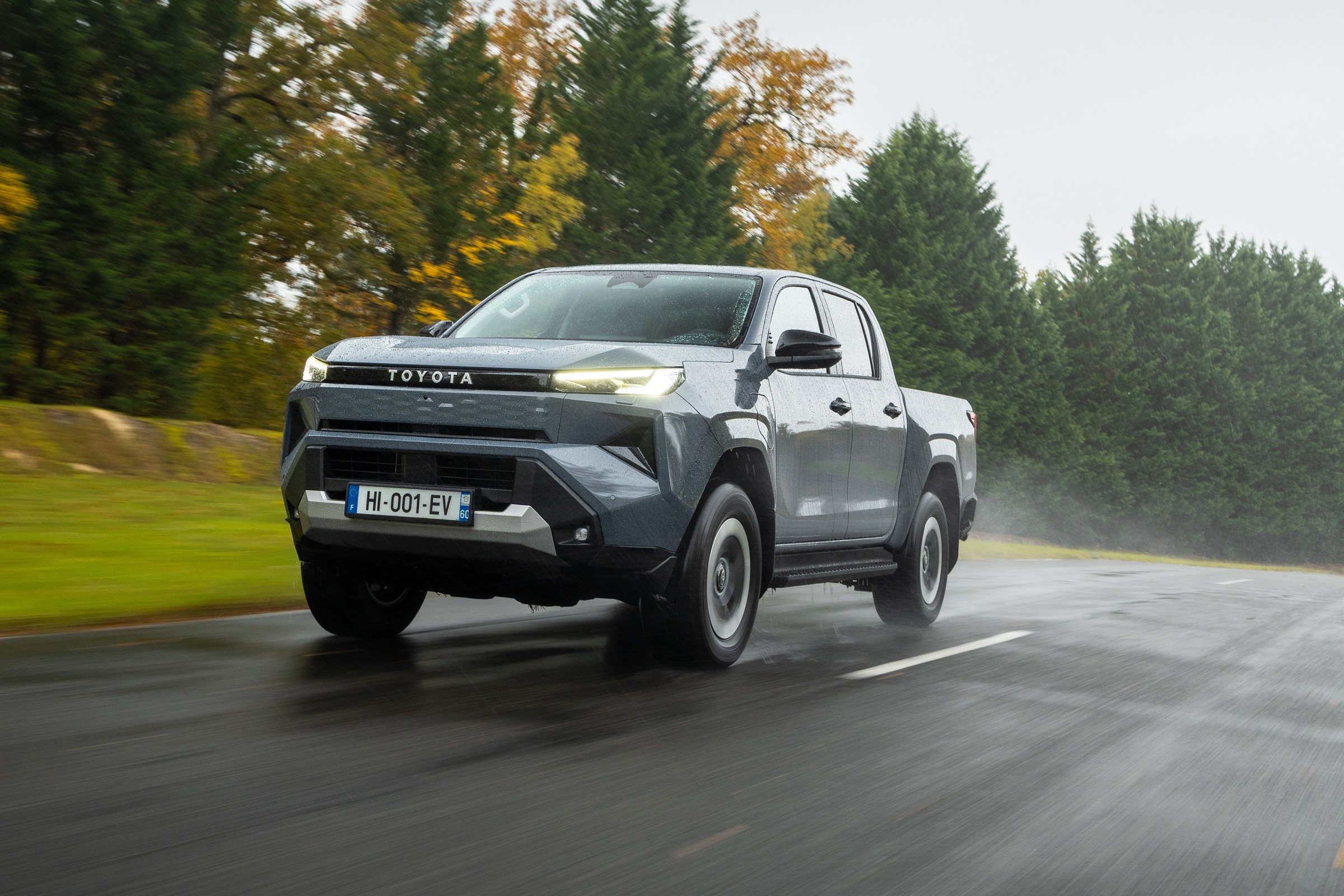 Nowa Toyota Hilux oficjalnie. Ma największy wybór napędów ze wszystkich Toyot