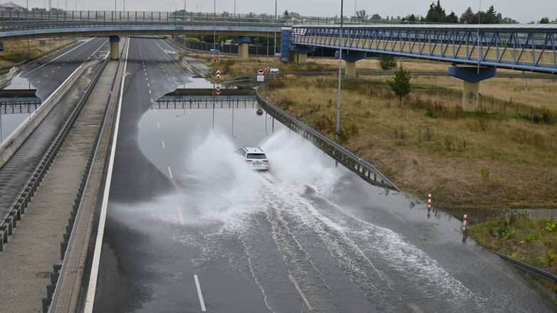 Zalana trasa S79 w Warszawie