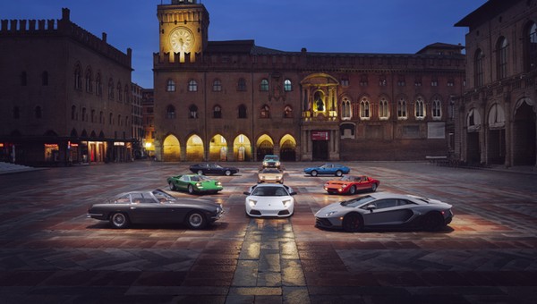 Lamborghini ma 60 lat i od początku było wierne silnikowi V12. Jaka jest jego historia?  