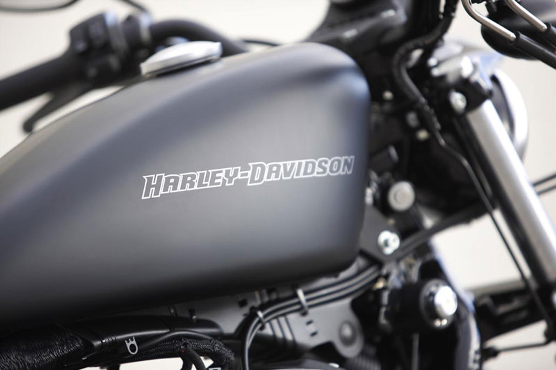 Harley-Davidson przedstawia Sportster Iron 883