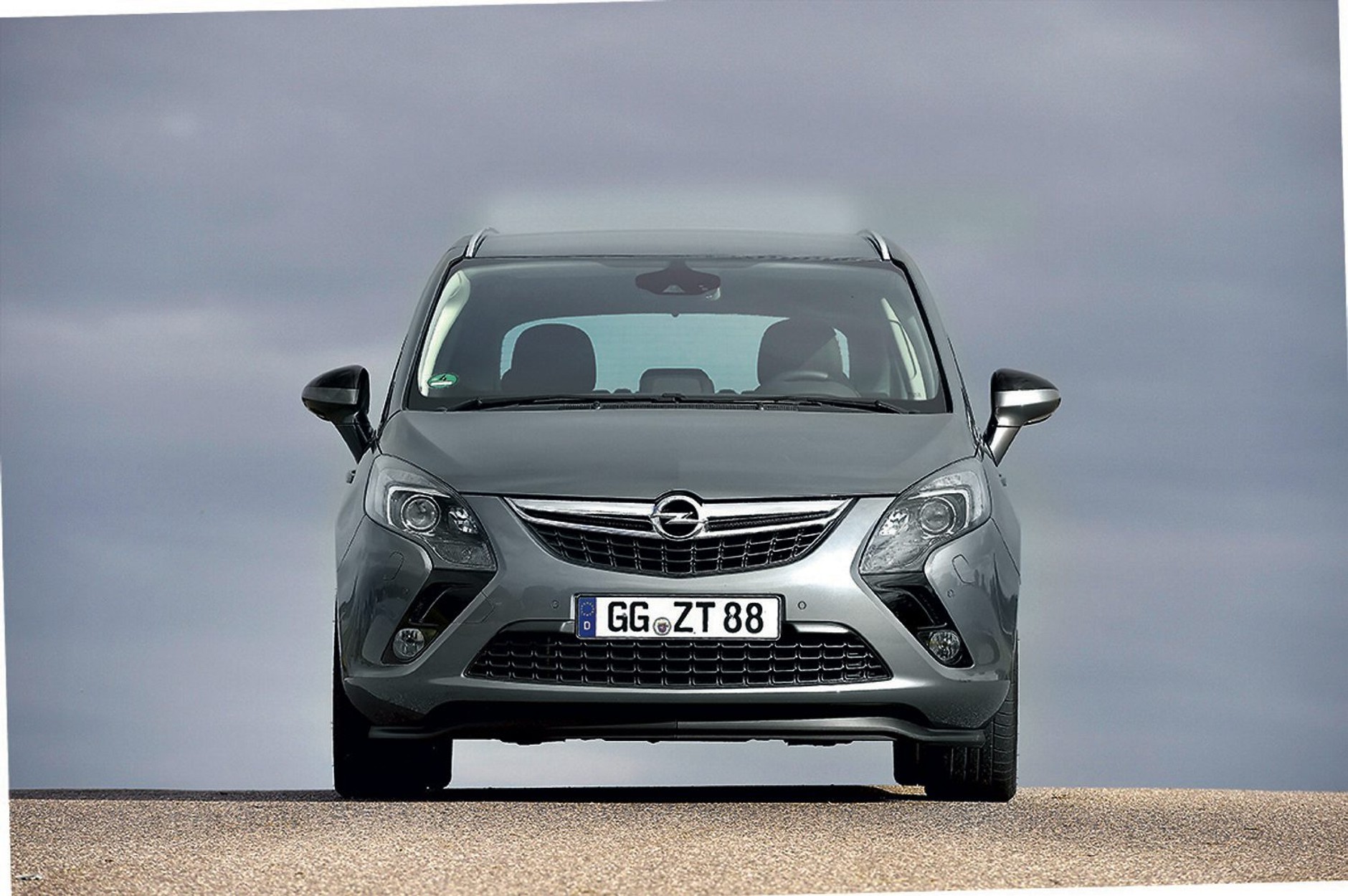 Król vanów pilnie poszukiwany: nowy VW Touran kontra BMW 216d Gran Tourer, Ford Grand C-Max, Opel Zafira Tourer