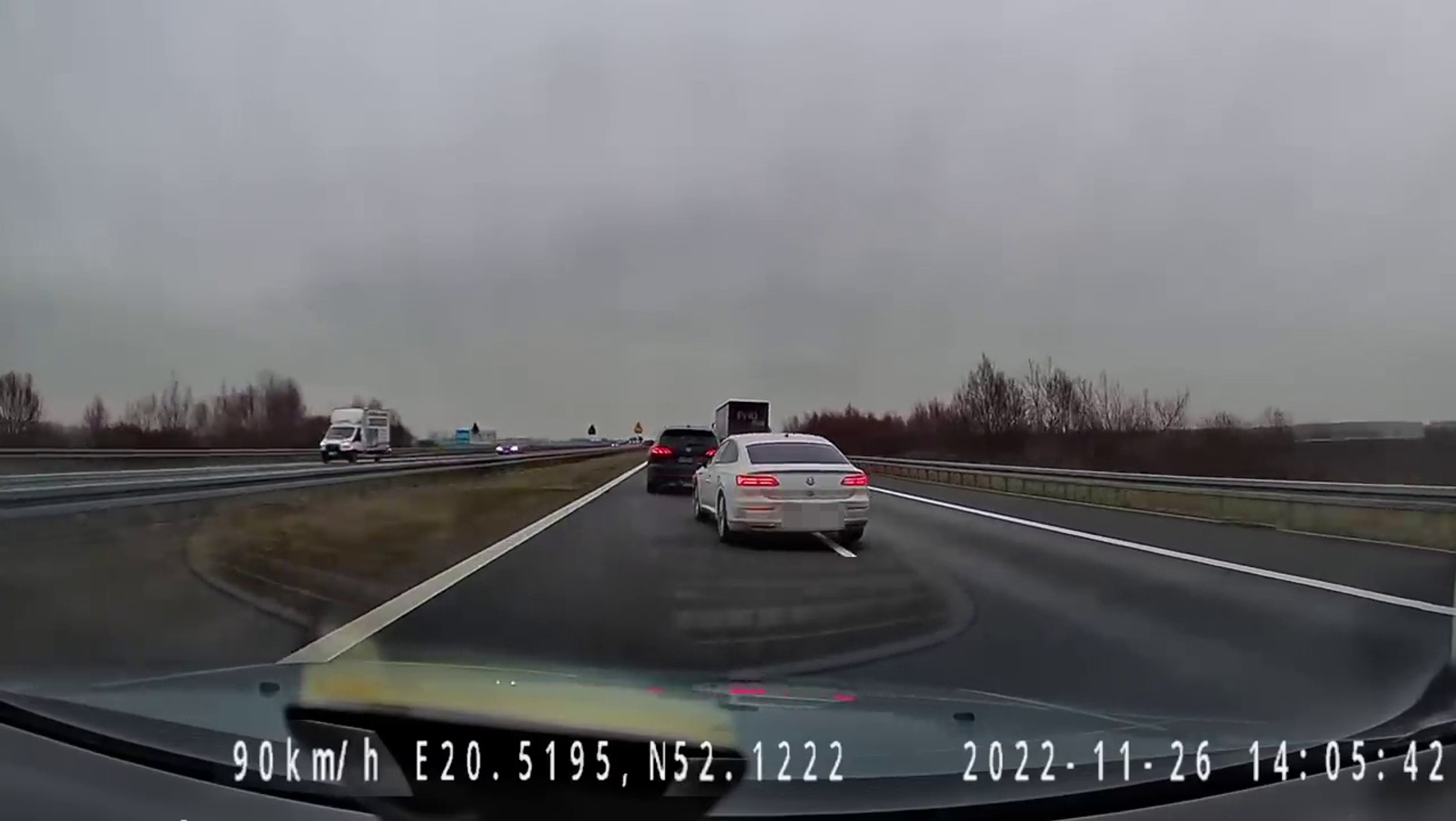 Nie spodobał mu się ten manewr. Drogowy "bandyta" na A2