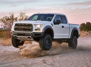 Ford F-150 Raptor daje pokaz swoich możliwości