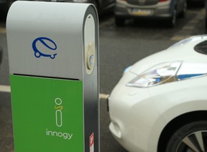 Baterie do samochodów są równie groźne jak spalanie benzyny