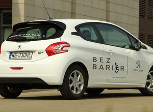 Peugeot 208 auto bez barier