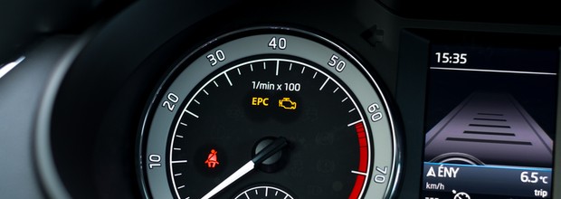 Kierowcy lekceważą kontrolkę EPC. To może słono kosztować