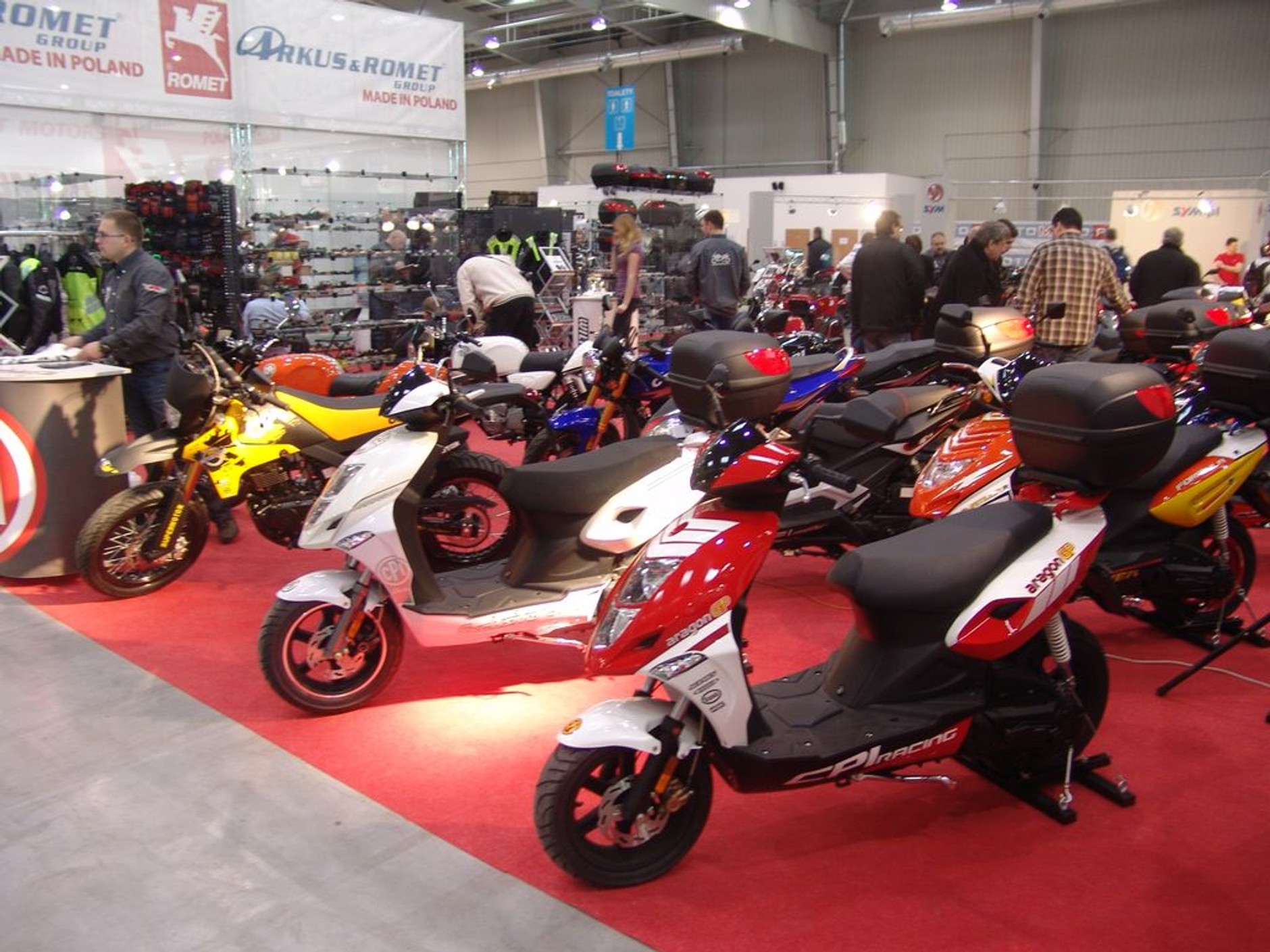 III Ogólnopolska Wystawa Motocykli i Skuterów: premiery i atrakcyjne hostessy (galeria)