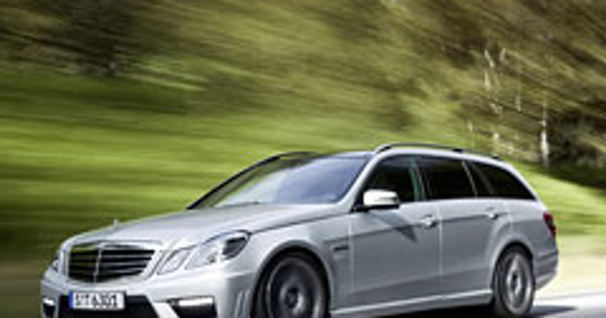 Mercedes E 63 AMG kombi – dla spóźnionej rodziny