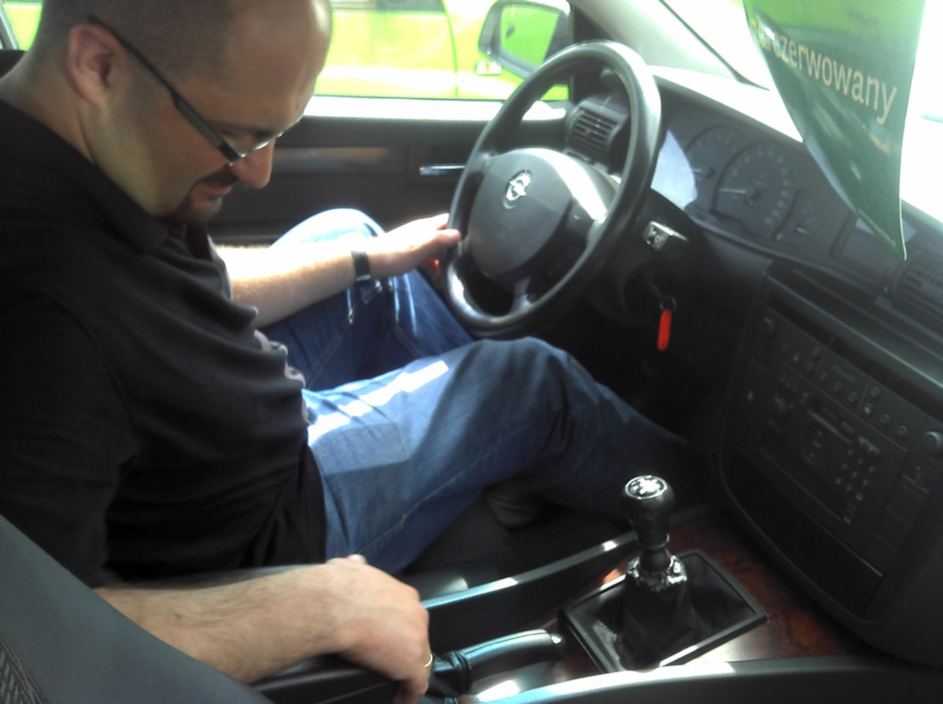 Szukamy auta z ogłoszenia: Opel Omega bez rdzy i nadwozia