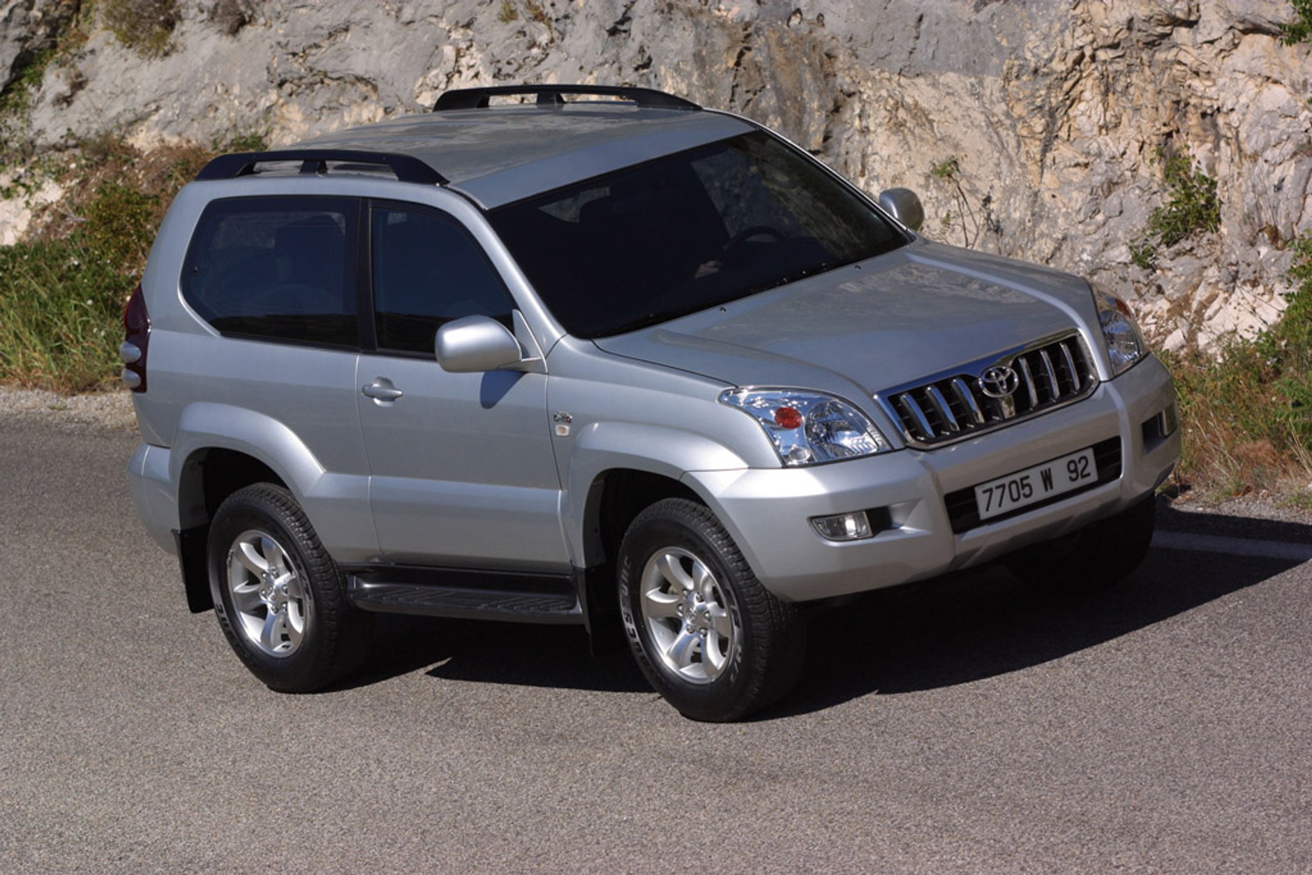 Czy Toyota Land Cruiser 120 ma same zalety?