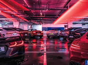 Osiem razy V8 w garażu marzeń