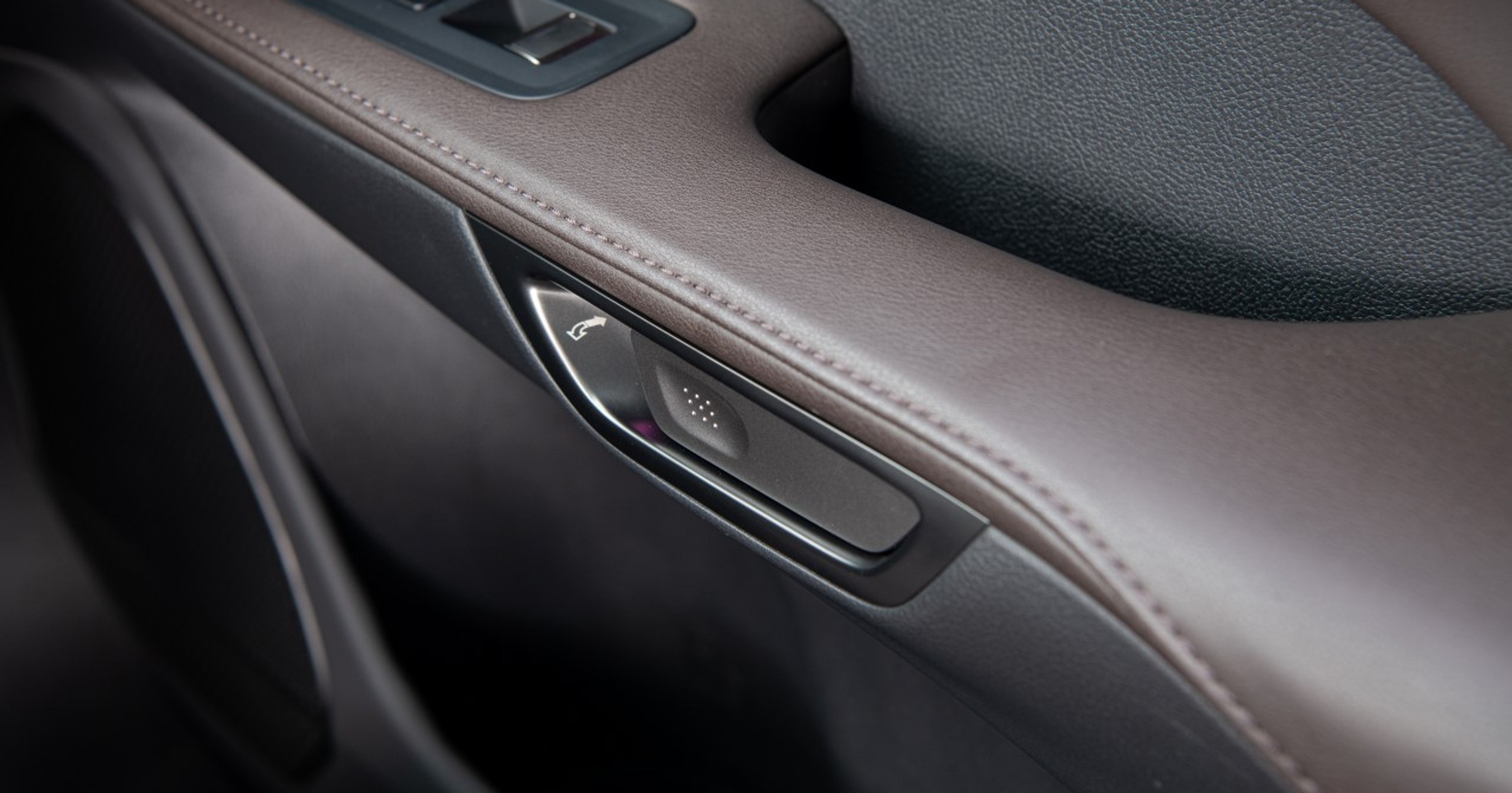Lexus z systemem elektronicznej klamki