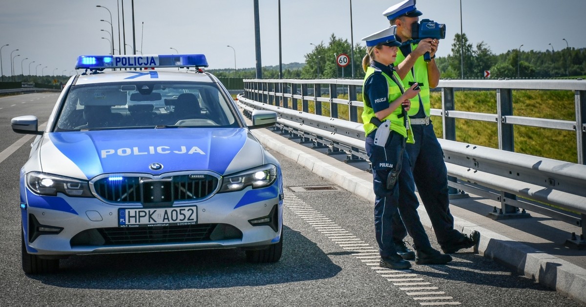 500 zł mandatu za jeden ruch ręką. Sami sobie wyrobiliśmy ten nawyk