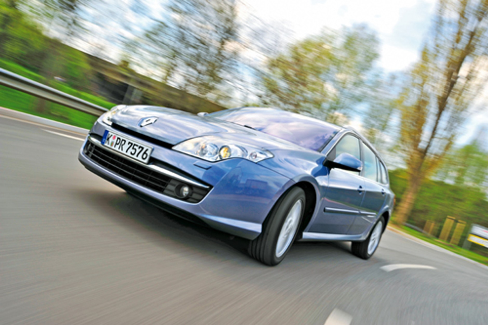 Volkswagen Passat kontra Renault Laguna, Ford Mondeo i Citroen C5 - Nowe turbo kombi na wakacje