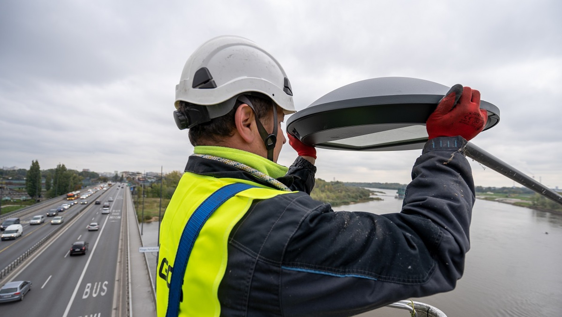 Program wymiany tradycyjnych opraw latarni na LED-owe przynosi efekty