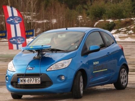 Z kobietą na drodze jest bezpieczniej